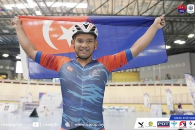 Ridwan mengungguli acara keirin di Velodrom Nasional Malaysia di Nilai pada Khamis. - Foto Facebook MSN Johor