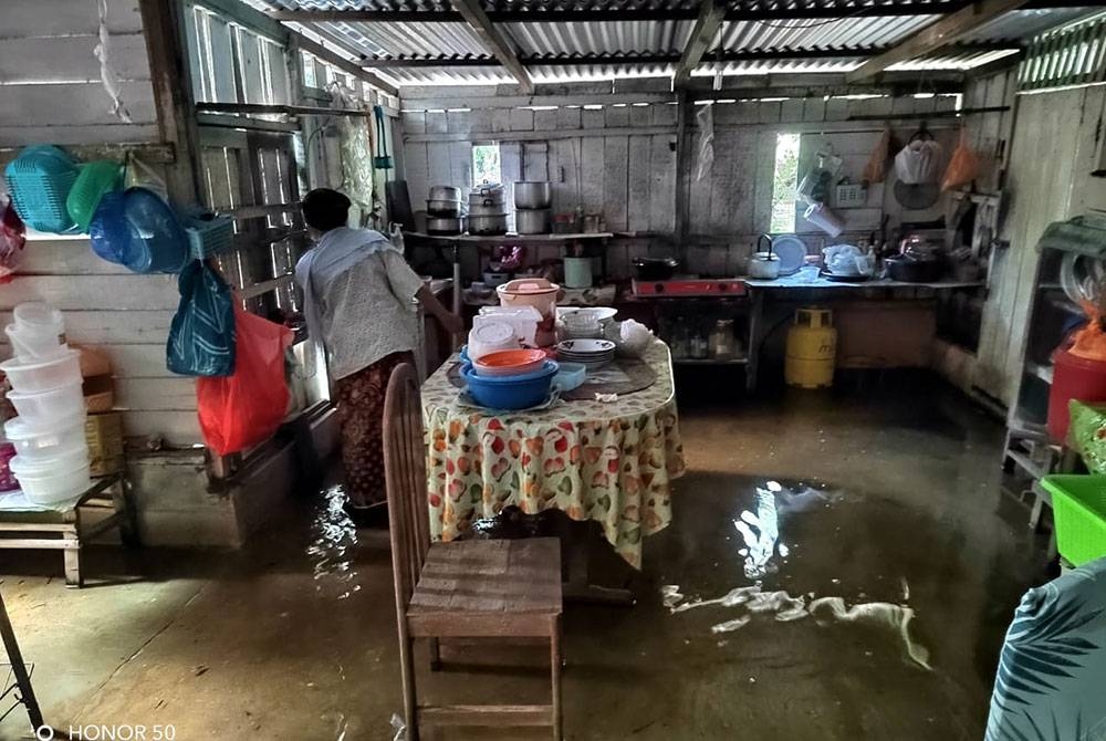 Banjir termenung sebelum ini menjadi punca penduduk masih tidak dibenarkan pulang ke rumah masing-masing.