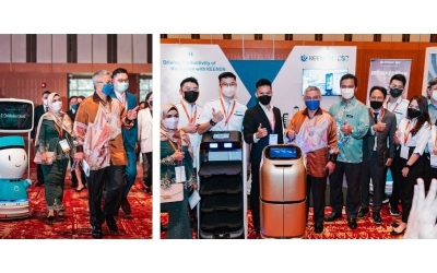 Robot pembimbing mengiringi Menteri Sains, Teknologi dan Inovasi (Mosti) ketika melawat rerurai Keenon Robotics pada Alibaba Cloud Day, Summit yang berlangsung di Pusat Konvensyen KLCC baru-baru ini.
