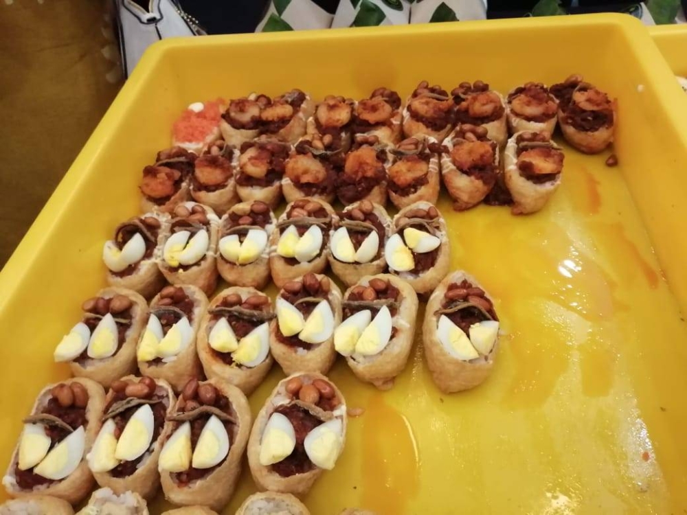 Sushi nasi lemak antara tarikan Festival Nasi Lemak yang berlangsung di Mydin USJ pada Sabtu.