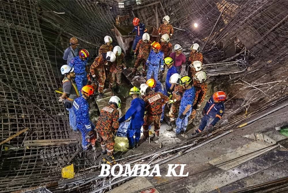 Seorang buruh binaan maut selepas tertimbus di bawah runtuhan konkrit. - Foto JBPM