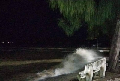 Keadaan Pantai Kelanang di Kuala Langat masih terkawal ekoran fenomena air pasang besar.