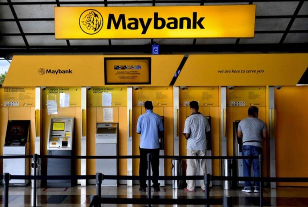 Maybank menyokong pengumuman BNM berhubung langkah-langkah yang akan diguna pakai oleh bank di Malaysia bagi memastikan kepiawaian keselamatan lebih tinggi. - Foto Bernama