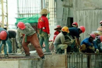 Bajet 2023 diharapkan dapat memberikan insentif khas bagi menggalakkan pemain industri menggunakan teknologi moden dalam usaha pembinaan. - Gambar hiasan