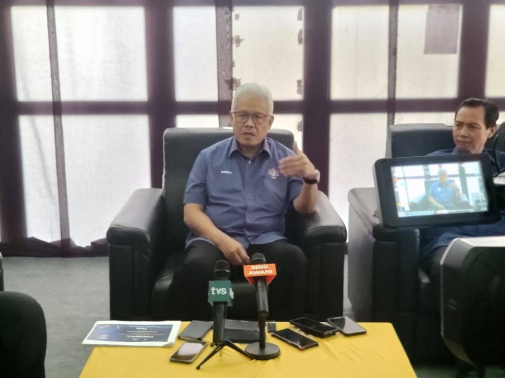 Hamzah dalam sidang akhbar selepas menghadiri sesi Townhall Program Kita Demi Negara Zon Sabah yang diadakan di pekarangan Kompleks Sukan Likas, Kota Kinabalu pada Ahad.