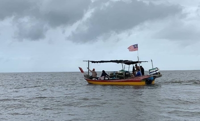 Op Aman dilakukan hasil aduan awam yang mendapati terdapat kehadiran bot nelayan dari luar di kawasan perikanan berkenaan.