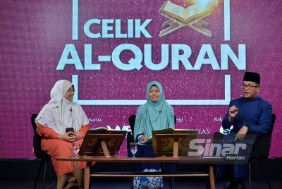 Mohd Naím (kiri) ketika menjadi panelis dalam program Celik al-Quran 4:34 dengan tajuk 'Siapa Yang Nusyuz: Isteri @ Suami' yang berlangsung di Kompleks Karangkraf pada Ahad.