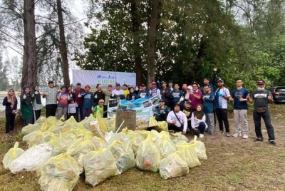 Sebanyak 300kg sampah dikutip pada program 'kudah' atau kutip sampah sambil riadah di pinggir muara Sungai Balok.