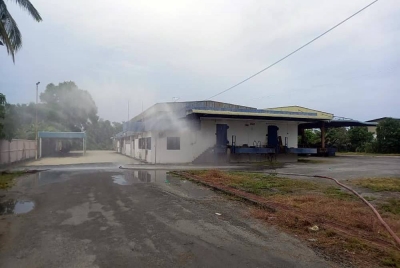 Kebocoran gas berbahaya berlaku di sebuah kilang di Jalan Kuala Kedah pada Isnin.