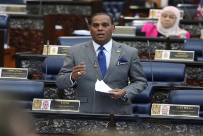 Saravanan menjawab soalan pada sesi soal jawab Persidangan Dewan Rakyat di Bangunan Parlimen, pada Selasa. - Foto Bernama