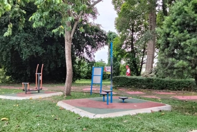 Antara kemudahan senaman di Taman Perbandaran Tengku Anis yang perlu diberi perhatian oleh pihak bertanggungjawab.