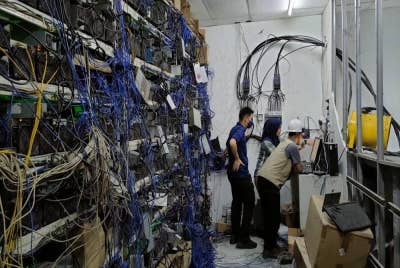 Lima premis perlombongan bitcoin diserbu dalam Ops Renjat di Kajang pada Selasa.