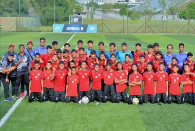 SMK Dato' Harun tempah slot ke final selepas menumpaskan SMK Seksyen 9 dengan jaringan 2-0 dalam aksi separuh akhir di EV Arena, Seksyen 13 Shah Alam pada Khamis.