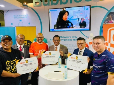 Dari kiri: Sazali, Mustaza, Sheikh Farouk; Ahmad Faizal, Lian Ker dan Arifin pada majlis pengumuman penaja NBL 2023 di Stadium Nasional Bukit Jalil pada Khamis.