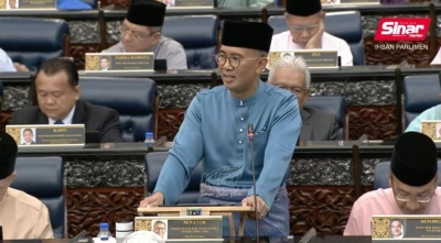 Tengku Zafrul membentangkan Bajet 2023 di Dewan Rakyat pada Jumaat.