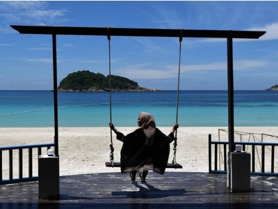 Keluarga Malaysia yang melancong dalam negara akan diberi diskaun sehingga RM100. - Gambar hiasan