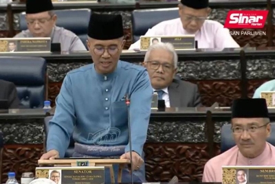 Tengku Zafrul membentangkan Bajet 2023 di Dewan Rakyat pada Jumaat.