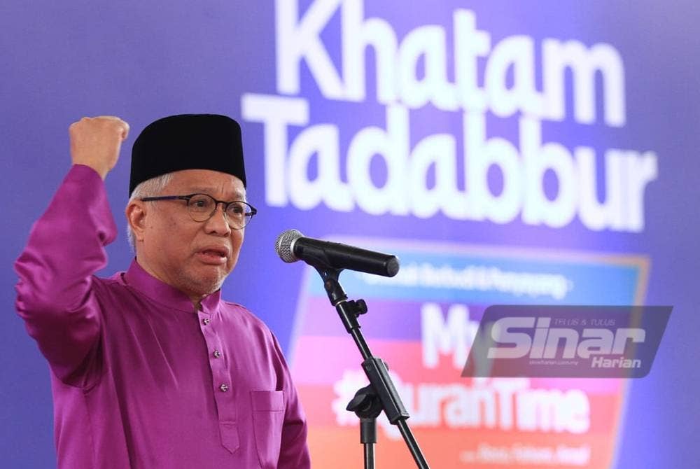 Pengerusi Kumpulan Karangkraf, Datuk Hussamuddin Yaacub menyampaikan ucapan dalam Majlis Konvokesyen Khatam Tadabbur My #QuranTime 1.0 di Masjid Tuanku Mizan Zainal Abidin. - Foto Sinar Harian/ROSLI TALIB