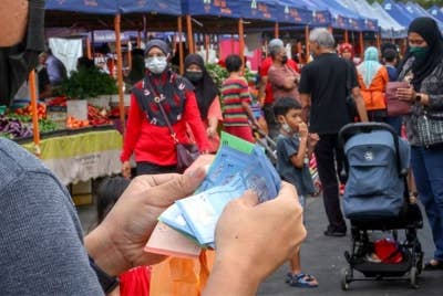 Pembentangan Bajet 2023 dilihat realistik dalam usaha kerajaan memulihkan semula ekonomi negara pasca pandemik Covid-19 dengan mengutamakan aspek kebajikan dan kepentingan rakyat secara keseluruhan. - Foto Bernama.