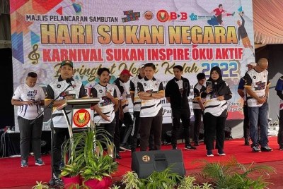 Mohd Firdaus berucap ketika Hari Sukan Negara 2022 Peringkat Negeri Kedah di Dataran Tasik Darulaman pada Sabtu. - Foto Facebook Jabatan Belia dan Sukan Negeri Kedah