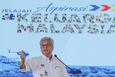 Ismail Sabri ketika berucap pada program Kenduri Sekampung Keluarga Malaysia sempena Jelajah Aspirasi Keluarga Malaysia (AKM) di Felda Palong pada Sabtu. - Foto: Bernama