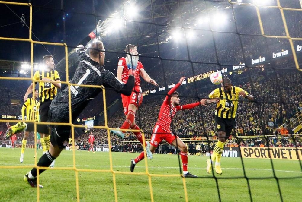 Modeste (kanan) menjaringkan gol penyamaan ketika membantu Dortmund mengikat Bayern 2-2. - Foto Agensi
