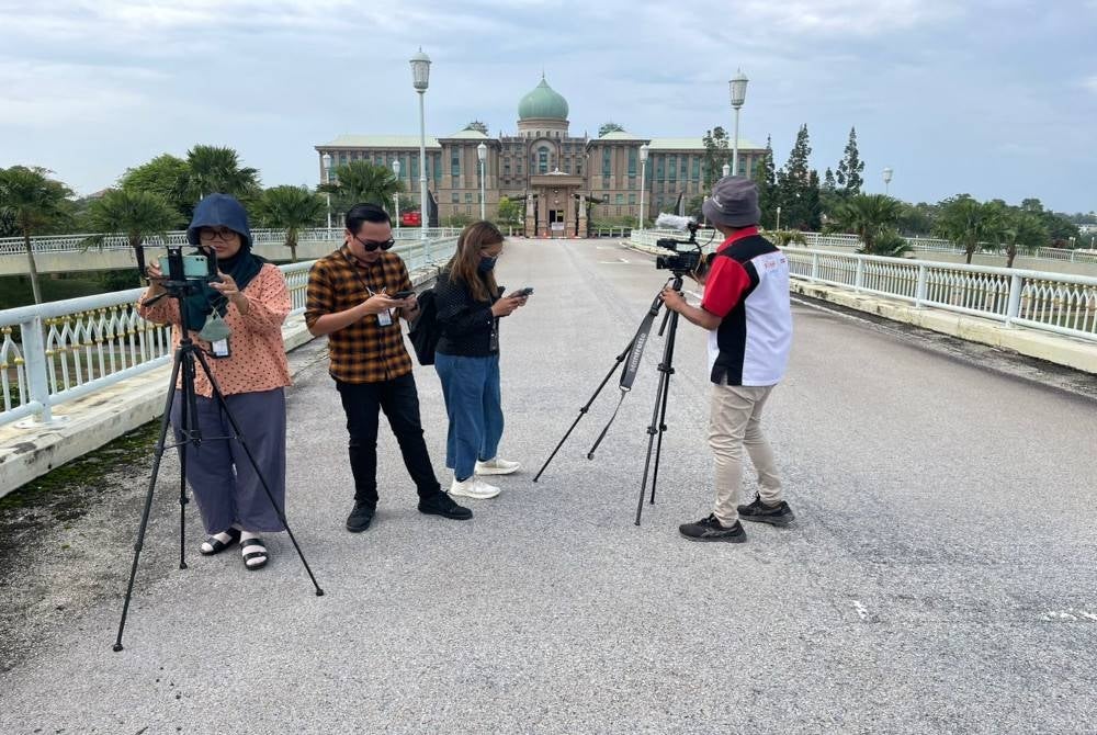 Pejabat Perdana Menteri (PMO) kembali menjadi tumpuan pihak media pada Isnin.