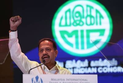 Vigneswaran ketika berucap pada Perhimpunan Agung MIC Ke-76 di Pusat Pameran dan Dagangan Antarabangsa Malaysia (MITEC) pada Isnin. -Foto: Bernama