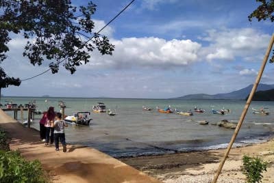 Keadaan cuaca perlu dipantau sebelum pergerakan nelayan dan sebarang aktiviti di laut bagi memastikan keadaan selamat. - Gambar hiasan