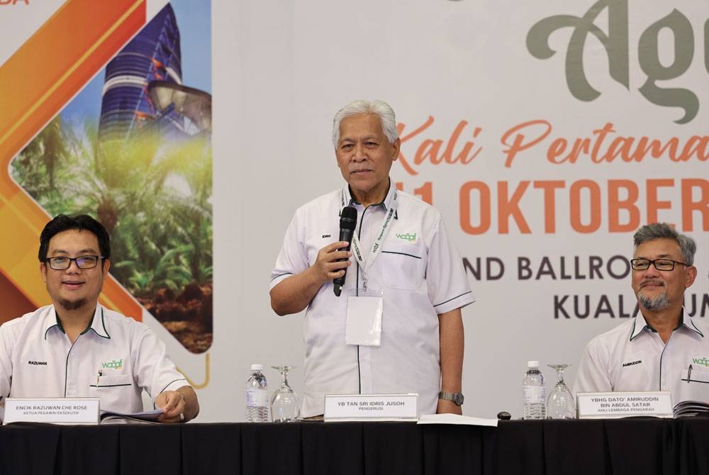 Idris berucap dan mempengerusikan Mesyuarat Agung Tahunan Waqaf Felda Kali Pertama 2022 di Menara Felda hari ini. Foto Bernama