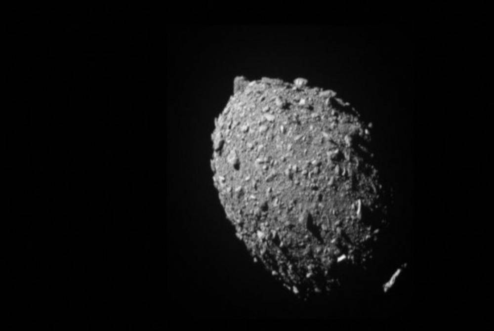 Orbit asteroid Dimorphos berubah selepas dirempuh oleh sebuah kapal angkasa NASA pada bulan lalu. - Foto AFP