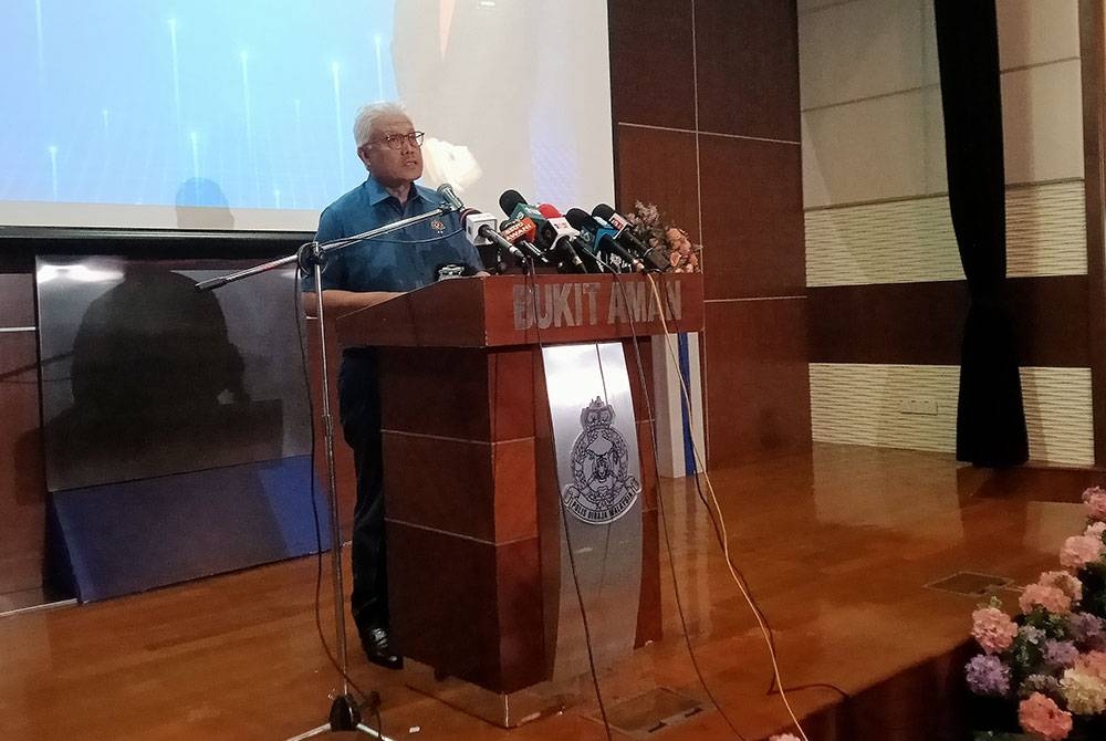 Hamzah ketika sidang akhbar selepas taklimat Op Banjir di Bukit Aman pada Rabu.