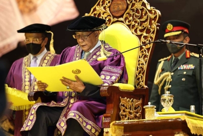 Sultan Sallehuddin Sultan Badlishah bertitah sempena Istiadat Konvokesyen UniSHAMS kali ke-24 di Kuala Ketil dekat sini, pada Rabu. - Foto UniSHAMS