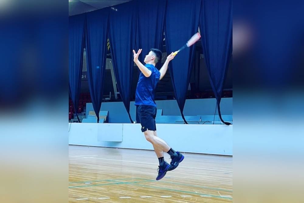 Zii Jia menggunakan raket baharu ketika sesi latihan. - Foto FB Zii Jia