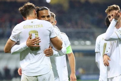 Pemain Bayern meraikan kejayaan mara ke psuingan kalah mati UCL selepas menewaskan Plzen 4-2.