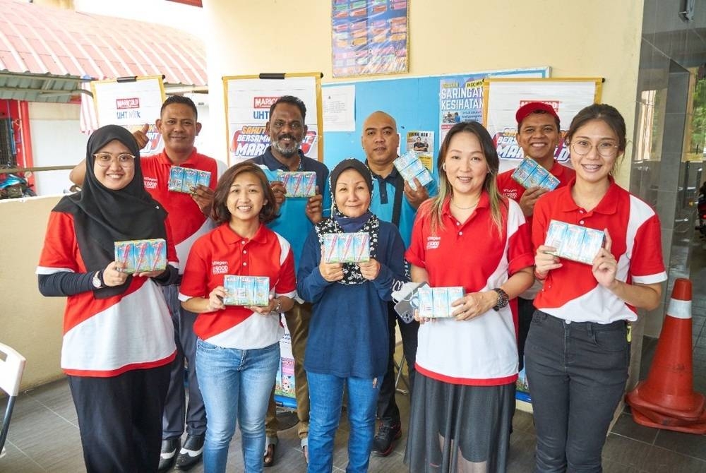 Pasukan MARIGOLD bersama masyarakat PPR Pinggiran Bukit Jalil.