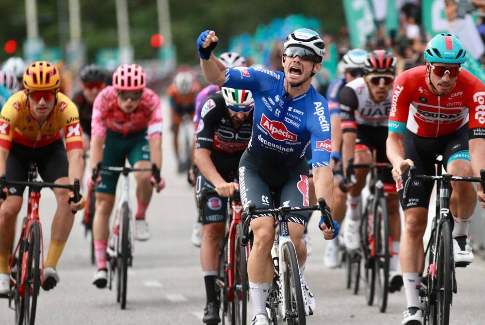 Mareczko (depan) menjuarai Peringkat 4 LTdL dari Sabak Bernam ke Meru Jaya, Ipoh pada Jumaat. - FotoLTdL 2022