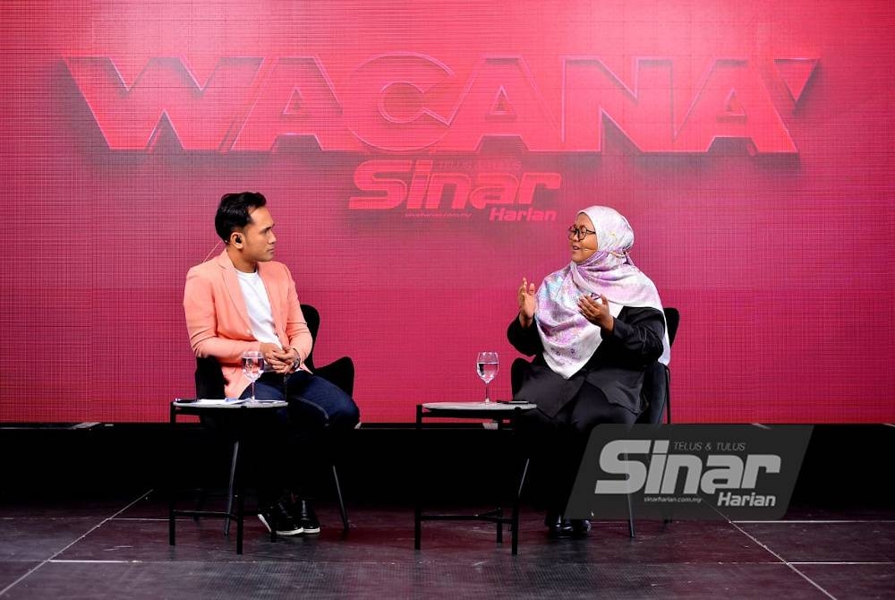 Ismail (kiri) dan Rahayu hadir ke Wacana Sinar ke-369 yang membicarakan tajuk Calon Wanita Sekadar Isi Kuota manakala Ros Suryati secara dalam talian yang berlangsung di Studio Sinar Harian di Shah Alam pada Jumaat.