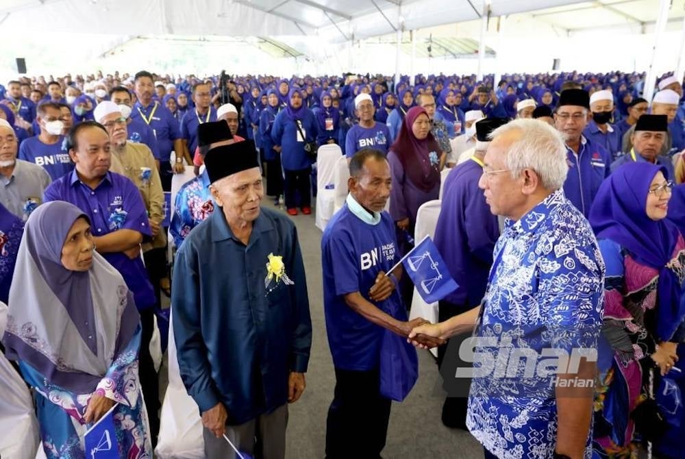 Mahdzir hadir merasmikan Mesyuarat Agung Perwakilan UMNO Bahagian Padang Terap dan pelancaran jentera pilihan raya Barisan Nasional Padang Terap pada Sabtu.