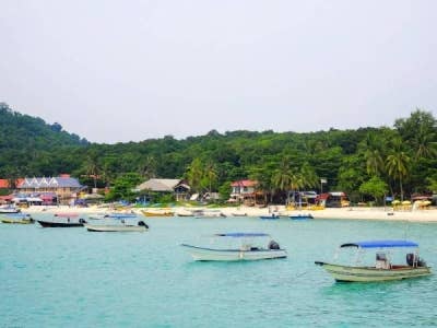 Kerja pengosongan tangki septik di Pulau Perhentian, bagi menangani masalah pencemaran yang berkemungkinan daripada sisa kumbahan di pulau peranginan tersebut.