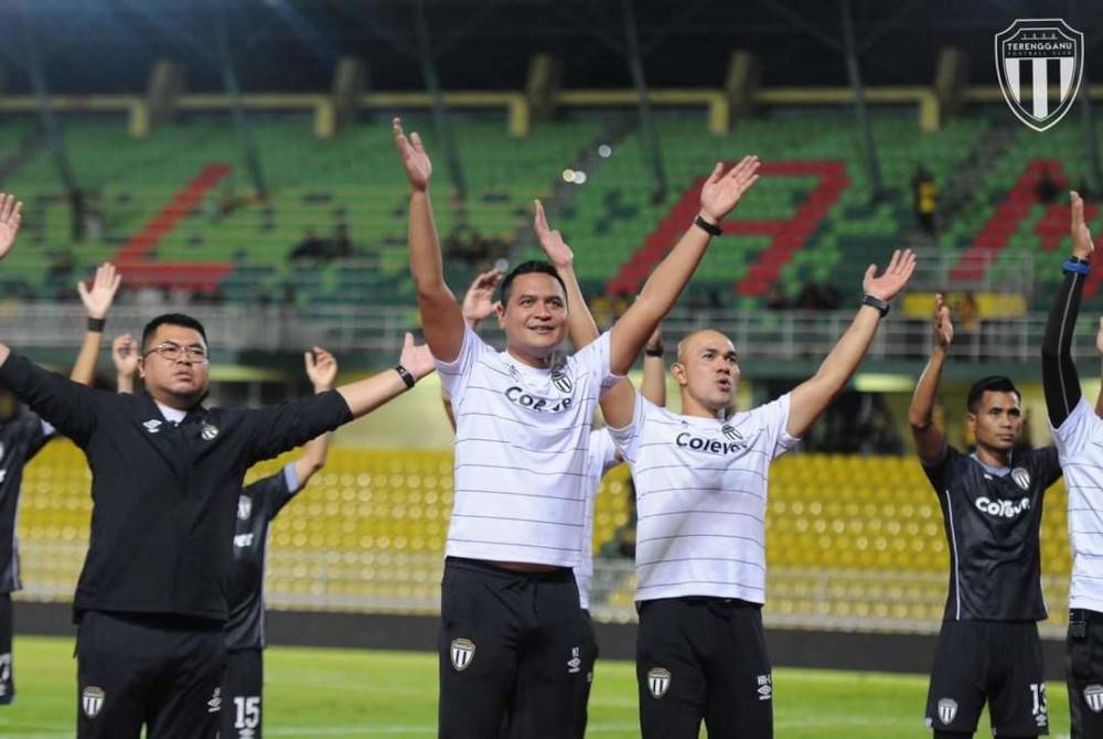 Nafuzi meraikan kejayaan muncul naib juara Liga Super 2022 di Alor Setar sekali gus membantu Terengganu ke pentas Piala AFC 2023. - Foto TFC