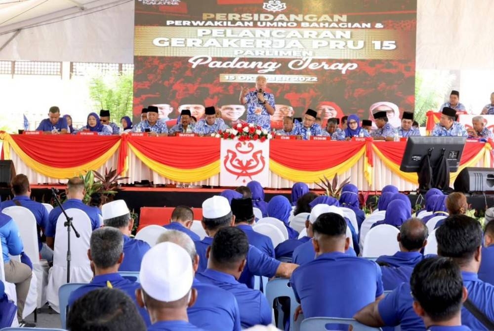 Mahdzir ketika berucap sebelum Mesyuarat Perwakilan UMNO Bahagian Padang Terap pada Sabtu.
