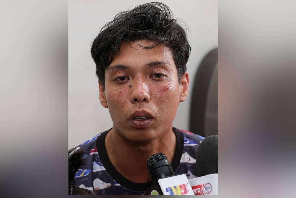 Suami Nurul Nazihah, Redzuan Jamil, 28, yang juga merupakan mangsa kemalangan ketika ditemui pengamal media di rumahnya di Kampung Lukut hari ini. - Foto Bernama