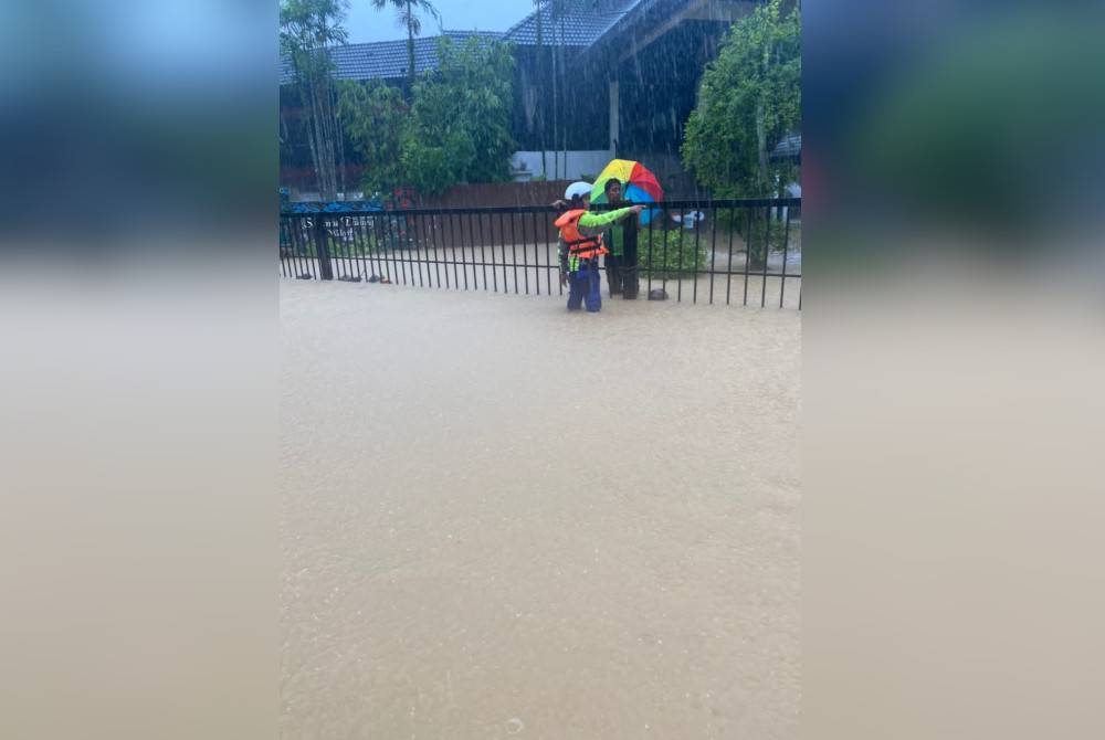 Antara kawasan dinaiki air di Pulau Langkawi pada Ahad.