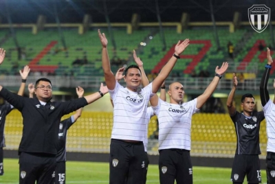 Nafuzi meraikan kejayaan muncul naib juara Liga Super 2022 di Alor Setar sekali gus membantu Terengganu ke pentas Piala AFC 2023. - Foto TFC