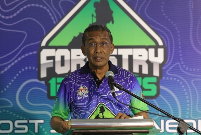 Takiyuddin ketika berucap pada Majlis Penutup Program Pendakian 121 Puncak (Forestry 121 Peaks) di Taman Eko Rimba Kuala Lumpur pada Ahad. - Foto Bernama