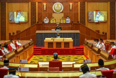 Dewan Undangan Negeri (DUN) Perak akhirnya dibubarkan berkuat kuasa Isnin.