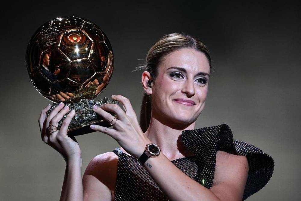 Alexia merangkul Anugerah Ballon d'Or kategori wanita buat kali kedua berturut-turut di Paris pada Selasa. Foto Agensi.