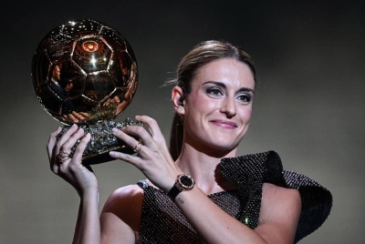 Alexia merangkul Anugerah Ballon d'Or kategori wanita buat kali kedua berturut-turut di Paris pada Selasa. Foto Agensi.