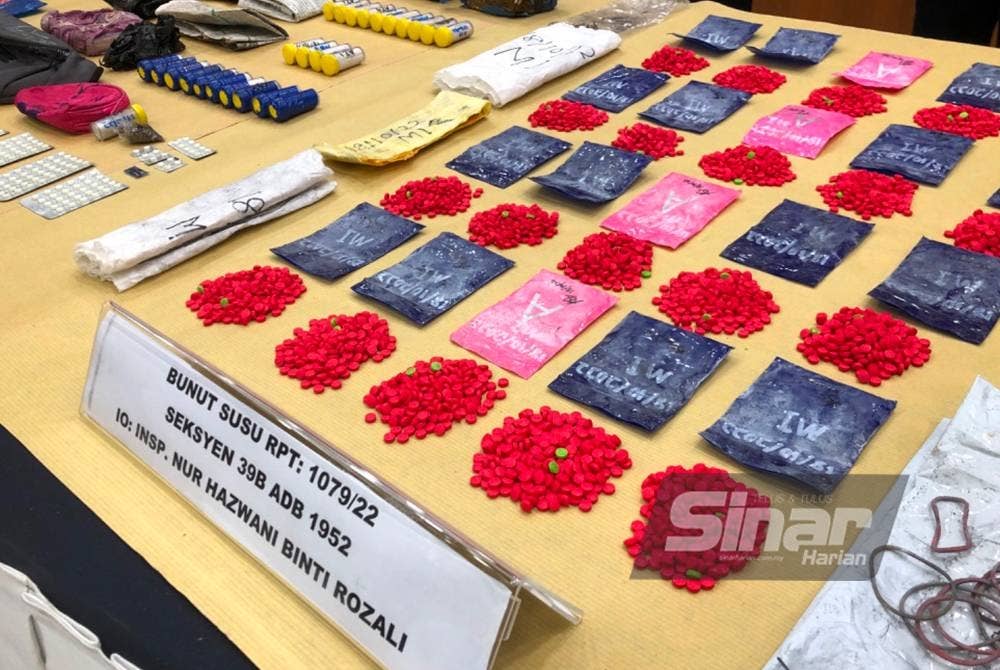 Dadah yang dirampas dalam tiga serbuan berasingan di tiga daerah di Kelantan.